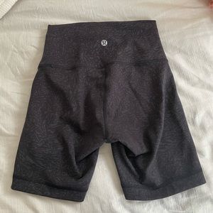 Lululemon Wunder Train High-Rise Short 6”